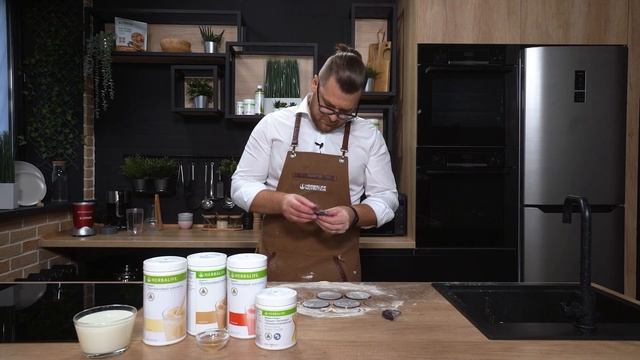 Рецепт вареников с вишней и соуса капучино от Herbalife Nutrition и Максима Лызо смотреть онлайн