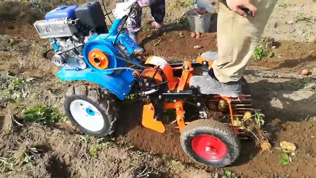 Копка картофеля и обкатка Невы МБ-23 (мультиагро) смотреть онлайн