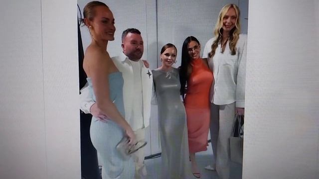 Деми Мур без нижнего белья на подиуме: 60-летняя актриса взорвала интернет своей фигурой. Видео Фот смотреть онлайн