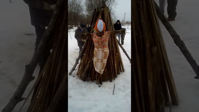 Начинаем сжигать Масленицу) смотреть онлайн