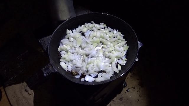 ПЕРВАЯ НОЧЬ В ЗЕМЛЯНКЕ. УСТАНОВКА ПЕЧИ. смотреть онлайн