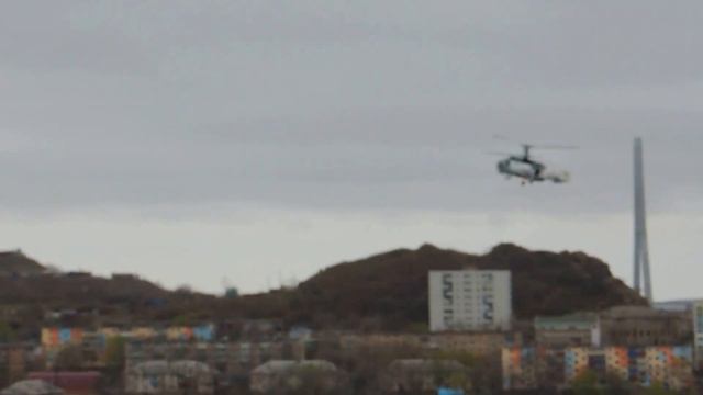 Вертолет стреляет на Чуркине.Владивосток... смотреть онлайн