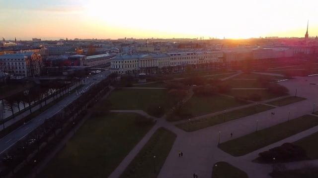 Инженерный замок в Санкт-Петербурге. Съемка с дрона смотреть онлайн