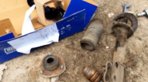 замена задний стоек амортизатора Шевроле Лачетти