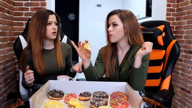 Mukbang Dunkin DONUTS. БЛИЗНЯШКИ КУШАЮТ ПОНЧИКИ