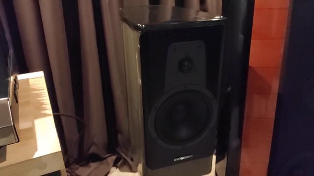 Aavik I 180 Integrated Amplifier & Bookshelf Speakers Dynaudio Contour 20i