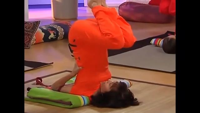 Саламба Сарвангасана. Правила выполнения смотреть онлайн