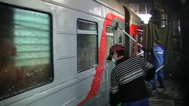 Технология обмывки пассажирских вагонов 2006 г., убираем и моем вагоны смотреть онлайн