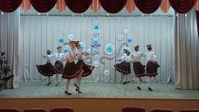 Образцовый танцевальный ансамбль "Зальвяначка" танец "Полька- прыгажунька" смотреть онлайн