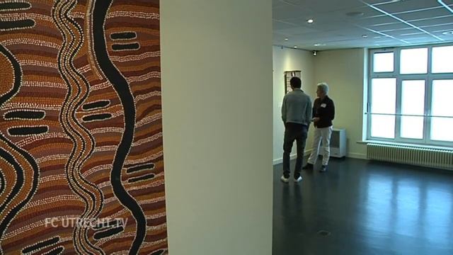 Adam Sarota op bezoek in Aboriginal Art Museum смотреть онлайн