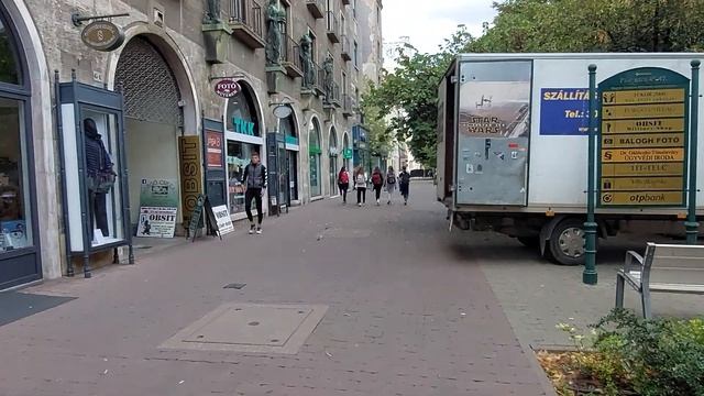 Walking in Debrecen, Hungary. смотреть онлайн