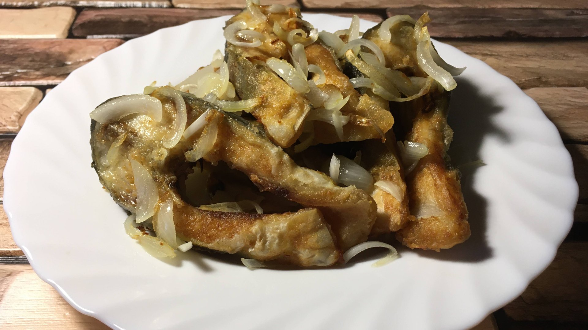 Жареный зеркальный карп с лучком смотреть онлайн