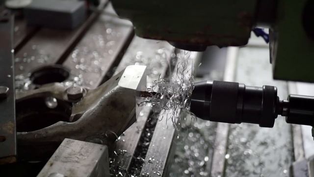 Je recycle des PIECES DE l'AUDI S6 sur la GT40 - Le train avant [GT40 project #12] смотреть онлайн