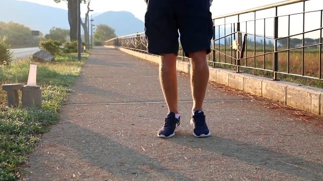 FOOTWORK DANCE TUTORIAL. HOUSE DANCE BASIC STEP смотреть онлайн