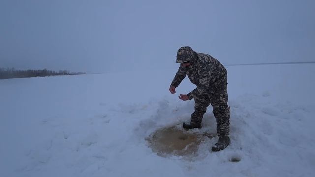 Как рыбачат Ханты.Щуки порвали все хапуги. Хмао-югра. смотреть онлайн