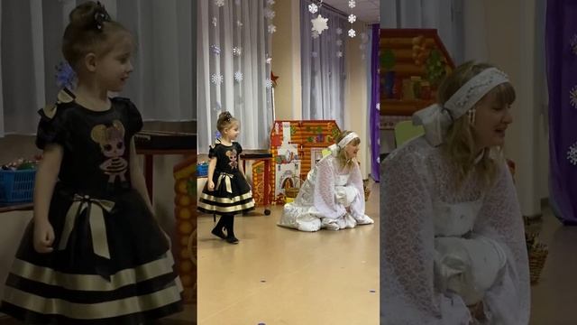 Кукла Катя танцует и играет с Дед Морозом и Снегурочкой. смотреть онлайн