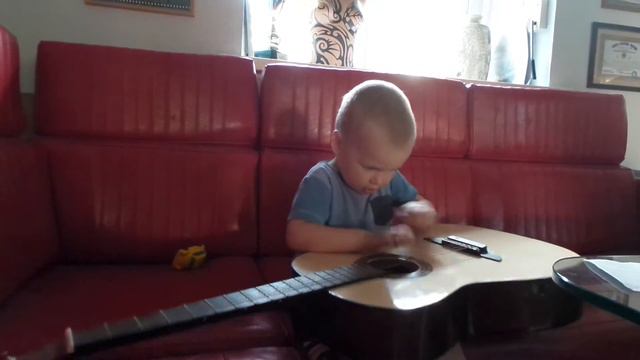 мама оставила сына с папой смотреть онлайн