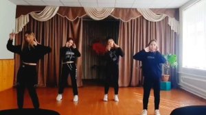 Танец под песню "Ягода Малинка"