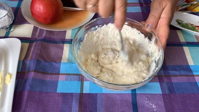 Пироги с черешней и кокосовым кремом