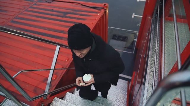 УПАЛ В АЭРОТРУБЕ ЧТО СЛУЧИЛОСЬ смотреть онлайн