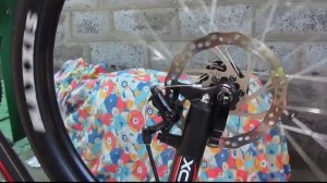 Регулировка дисковых механических тормозов велосипеда.