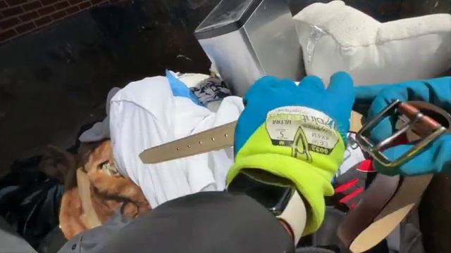 Dumpster Diving | Jumped In THE BIG DUMPSTER for the FIRST TIME & hit the JACKPOT‼️ смотреть онлайн