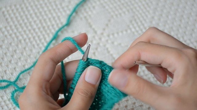 Два варианта формирования кромочных петель. Вязание спицами для начинающих. Начни вязать! смотреть онлайн