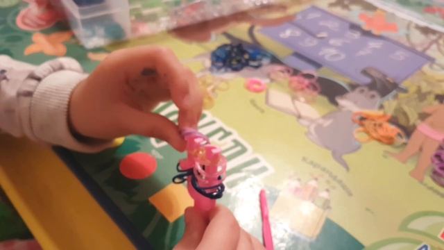 Плетение резинок - перо от Насти смотреть онлайн