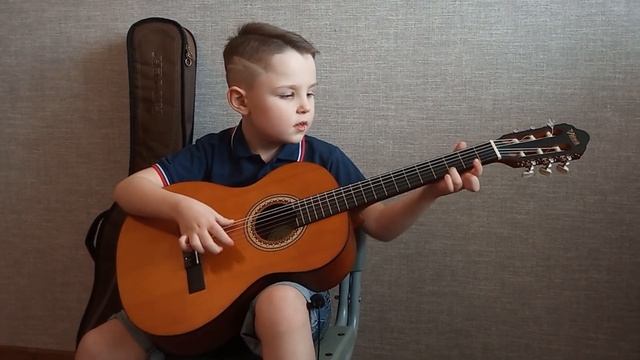 Песня из М/Ф кота Леопольда - «Неприятность эту мы переживем!» на гитаре в семь лет! смотреть онлайн