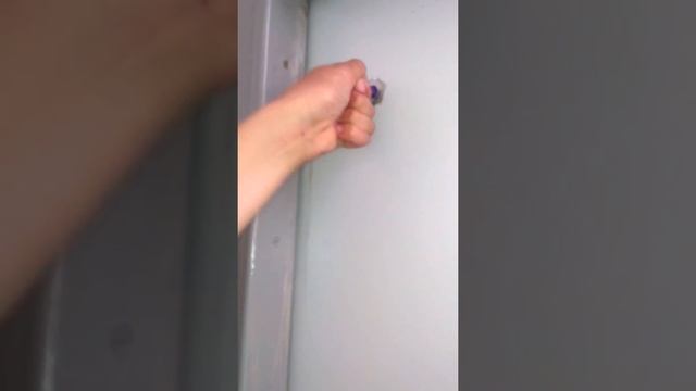 Как открыть лифт самодельным ключем. смотреть онлайн