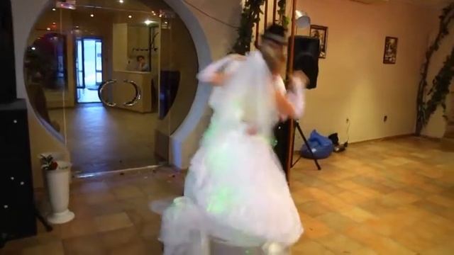 танец молодых смотреть онлайн