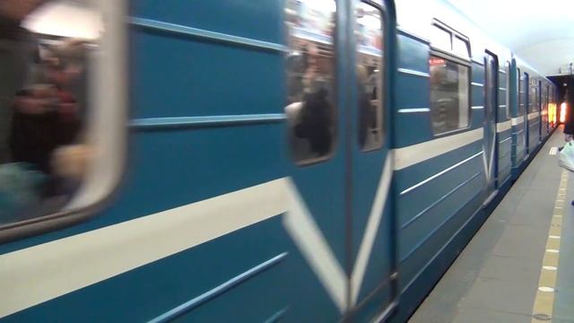 Метропоезд. Станция метро Сенная площадь 2016 смотреть онлайн