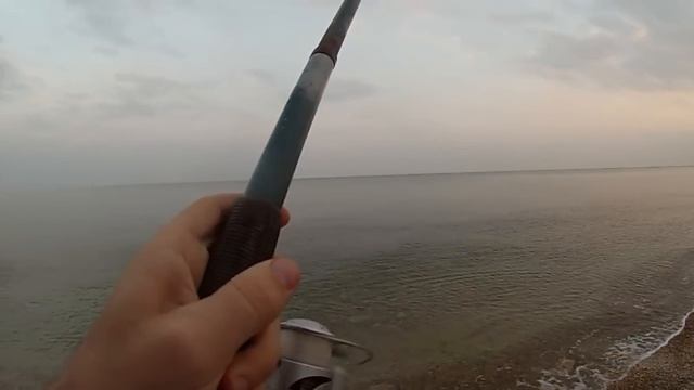 Ловля бычка и камбалы с берега на Черном море.Fishing Goby And Flounder From The Shore.