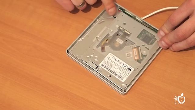 Установка внутреннего привода MacBook в корпус смотреть онлайн