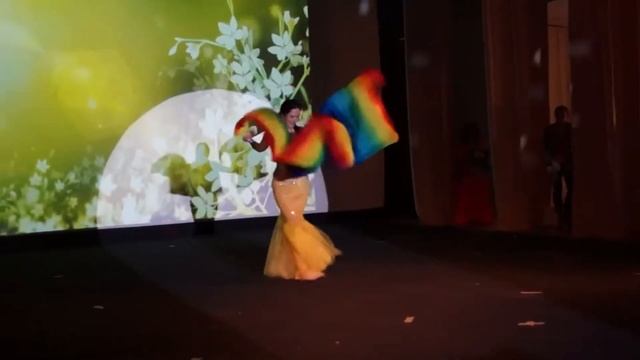 Камилла танец живота с крыльями, веерами смотреть онлайн