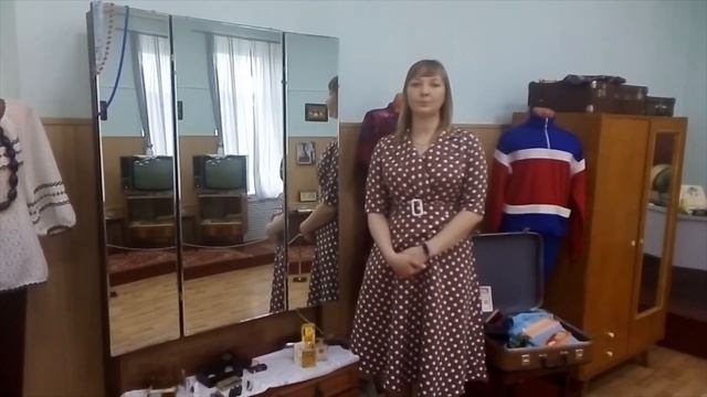 Экспонаты выставки "Советский быт". Духи "Красная Москва". смотреть онлайн