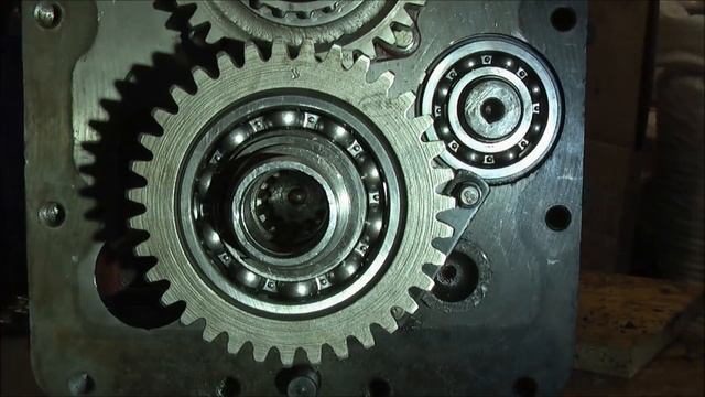 Belarus MTZ-82 restoration project. Part 3 | Gearbox Repair смотреть онлайн