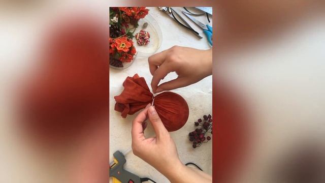 Как обтянуть ёлочный шар тканью легко и быстро/ how to cover a Christmas ball easily and quickly смотреть онлайн