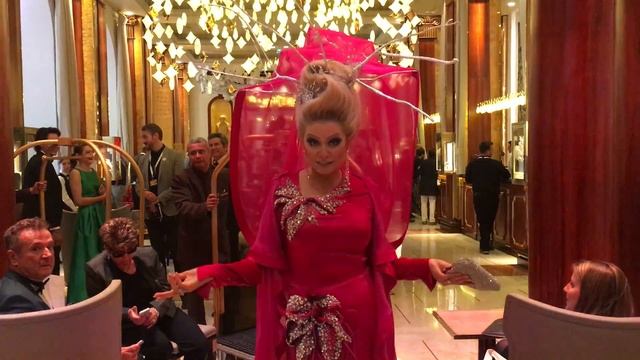 Секреты образа Лены Лениной Каннского кинофестиваля смотреть онлайн