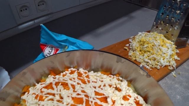 ШУБА САЛАТ СО СКУМБРИЕЙ РЕЦЕПТ без селедки. НОВОГОДНЕЕ МЕНЮ 2020. Скумбрия под шубой смотреть онлайн