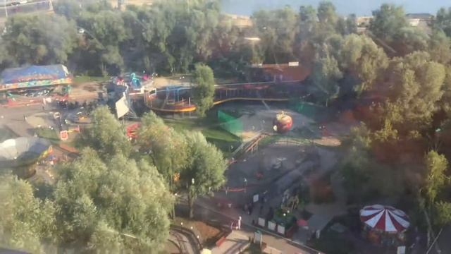 Казань. Парк аттракционов Кырлай. Колесо обозрения. 10.08.2018, 16:58 смотреть онлайн