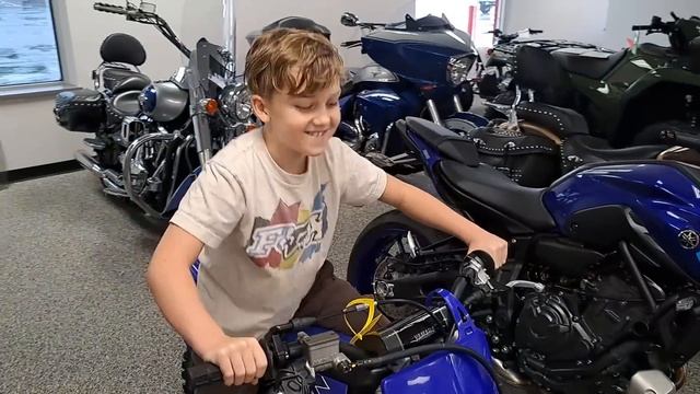 Picking Up Brand New 2022 Yamaha YZ65 For My Son смотреть онлайн