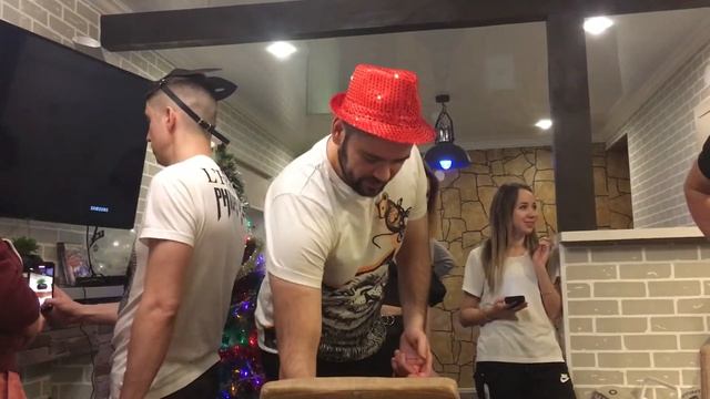 СНЯЛИ КОТТЕДЖ ПОД ПИТЕРОМ // Новый год 2021 смотреть онлайн