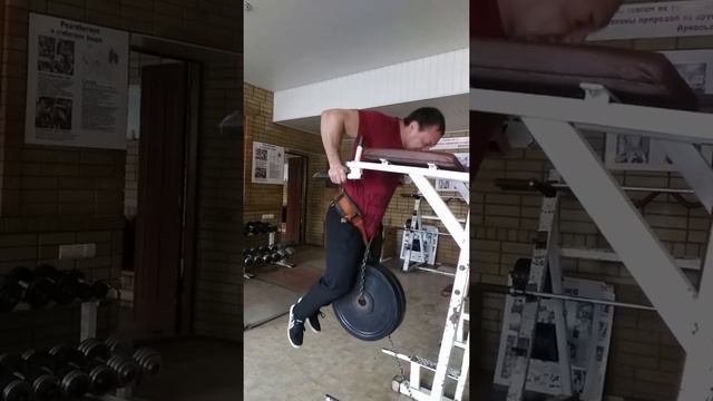 ОТЖИМАНИЯ на БРУСЬЯХ +50кг (свой вес 90кг). Первая тренировка смотреть онлайн