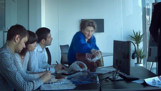 Доставка с путешественниками - ТУДАТУДА - Бабушка и внучка