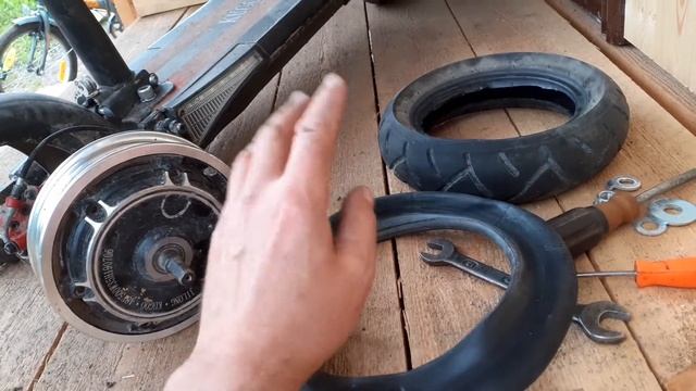 ЭЛЕКТРОСАМОКАТ Kugoo M4.ЗАМЕНА КАМЕРЫ ЗАДНЕГО КОЛЕСА! смотреть онлайн