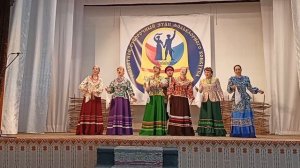 Роза белая,вишня спелая