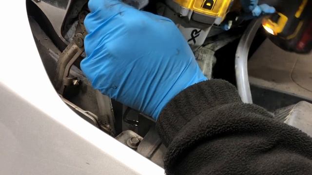 Vauxhall Astra J front shock change - How to:- смотреть онлайн