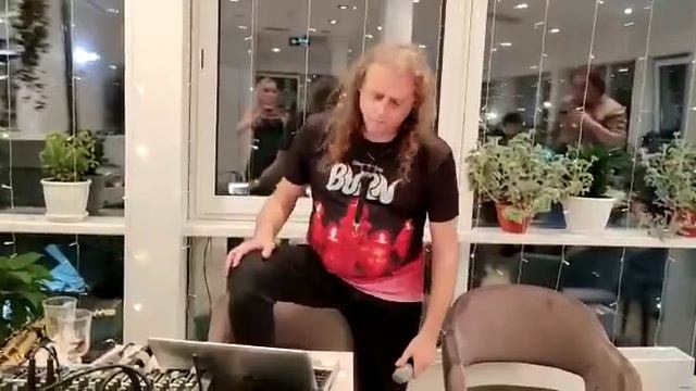 Deep Purple - Burn cover - Михаил Рыбников поёт - ВДНХ ресторан Владикавказ 14.10.2022 смотреть онлайн