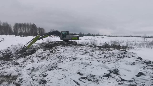 ZOOMLION ZE245E История с болото продолжается. Сделал новую дорогу. Делаю вскрышу.